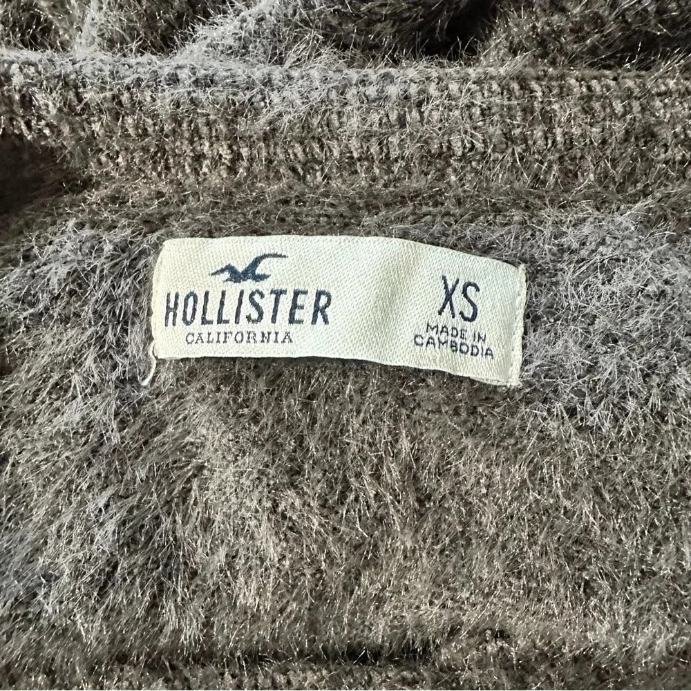 Hollister women's xs grey fuzzy cropped sweater - Picture 4 of 4